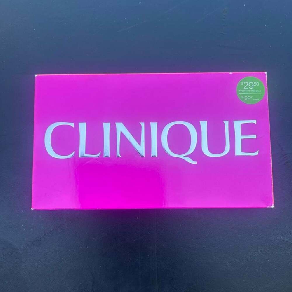 Clinique case of the pretties